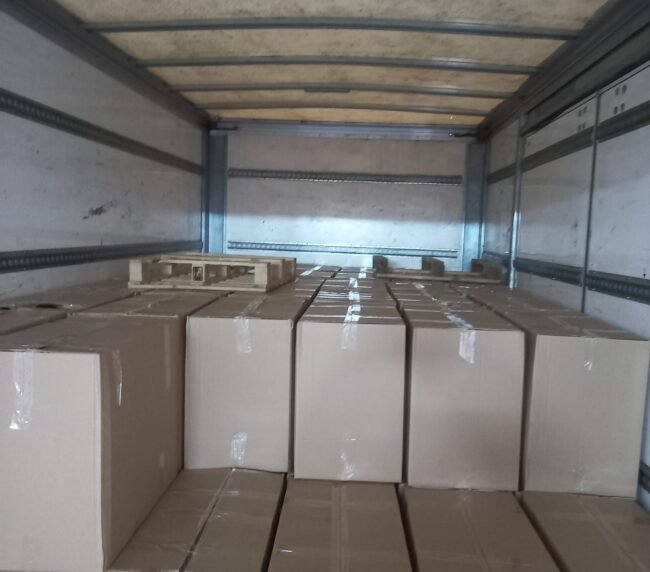 סחורה בתוך תא מטען של משאית